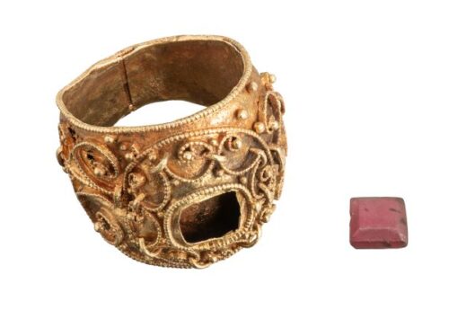 Unieke vondst middeleeuwse gouden ring